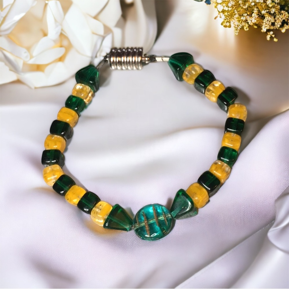Green & Yellow Glass Bracelet - Picture 1 of 6